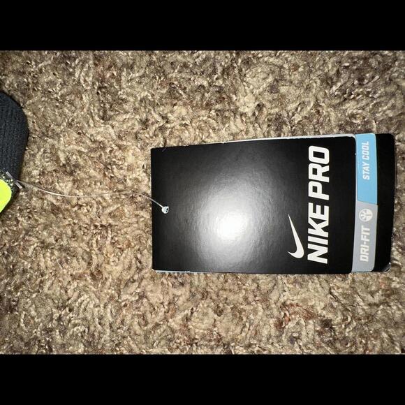 Nike Women's Dri-Fit Pro 3 Big Dot Training Shorts - Picture 8 of 12